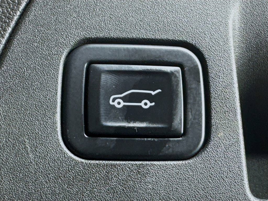 Used 2022 Buick Envision Avenir w/ Technology Package II image 33