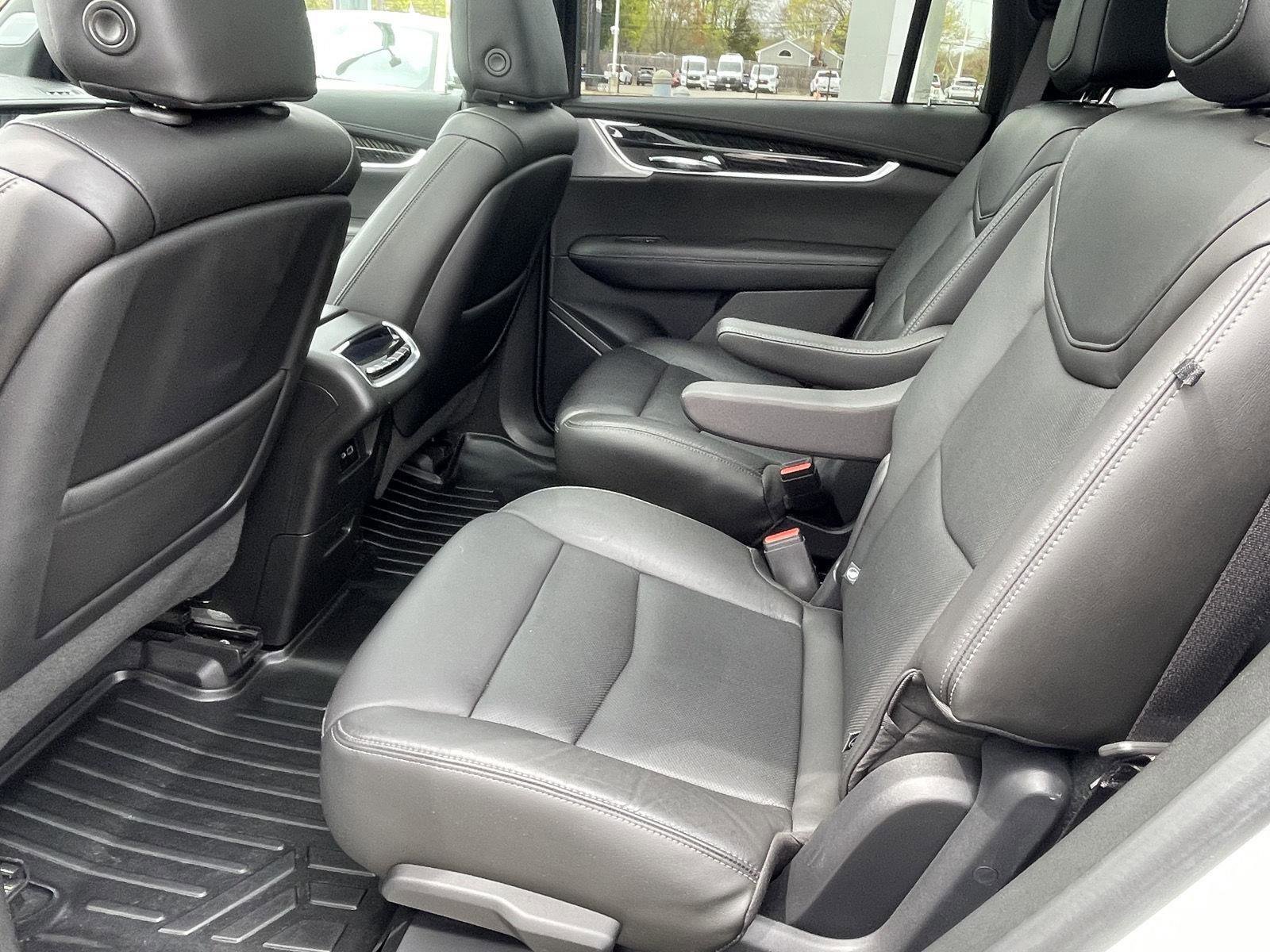 Used 2020 Cadillac XT6 Premium Luxury AWD/4WD image 13