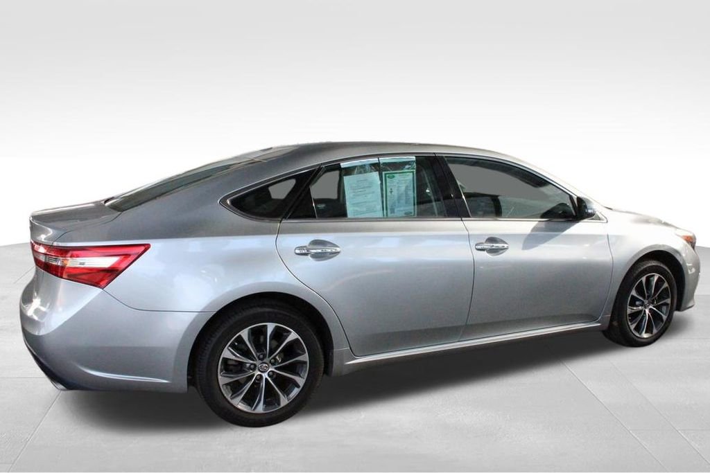 Used 2017 Toyota Avalon XLE image 17