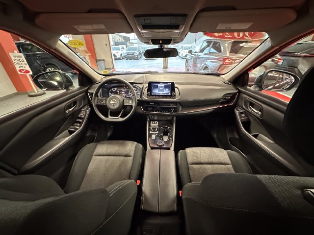 Used 2024 Nissan Rogue SV AWD/4WD image 25