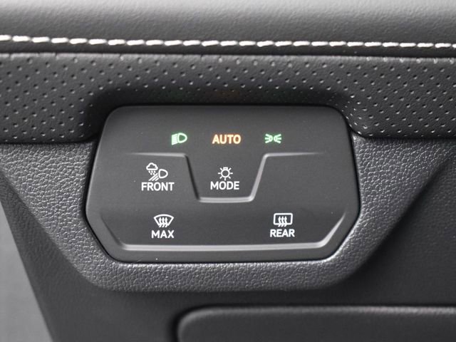 Used 2025 Volkswagen Atlas SE FWD image 19