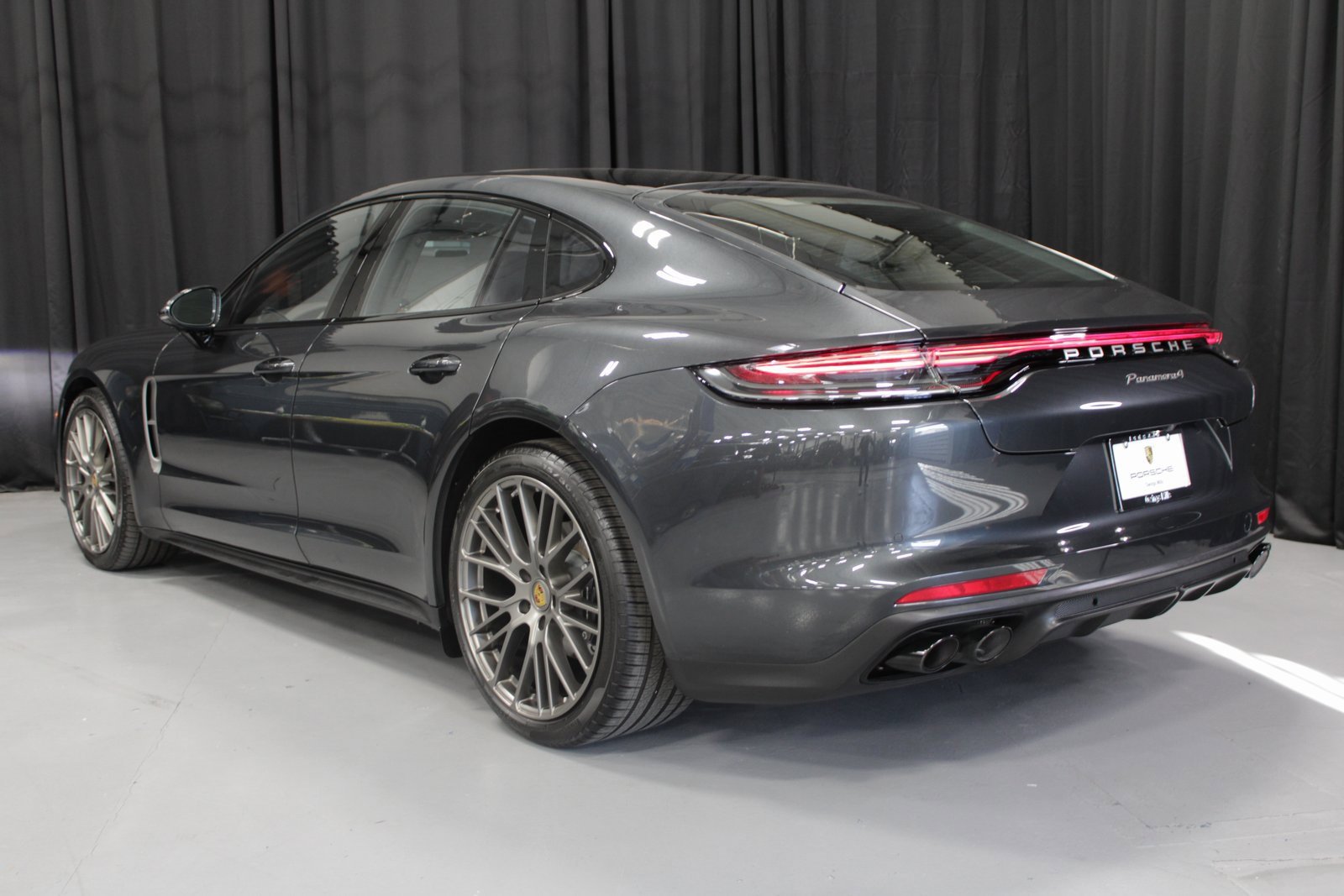 Certified 2023 Porsche Panamera 4 Platinum Edition w/ Assistance Package image 3