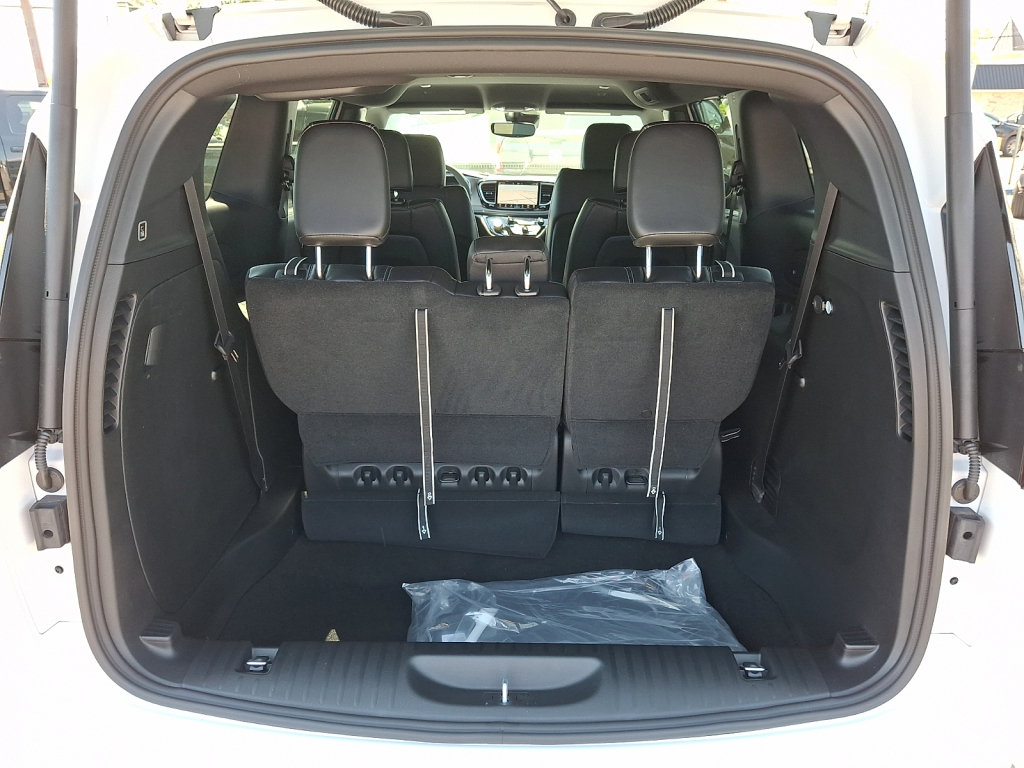 New 2027 Chrysler Pacifica Select AWD/4WD image 19
