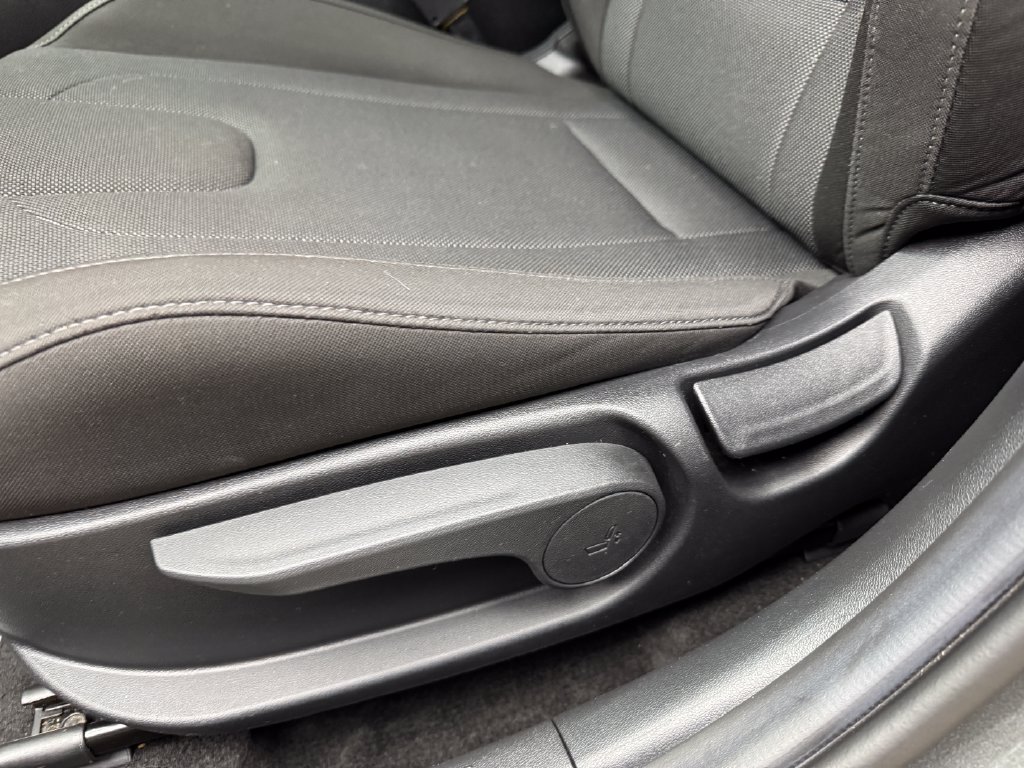 Used 2026 Hyundai Elantra SE FWD image 11
