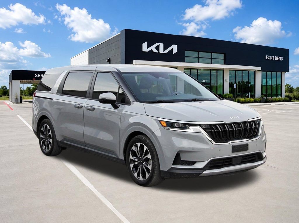 Certified 2024 Kia Carnival EX FWD image 3