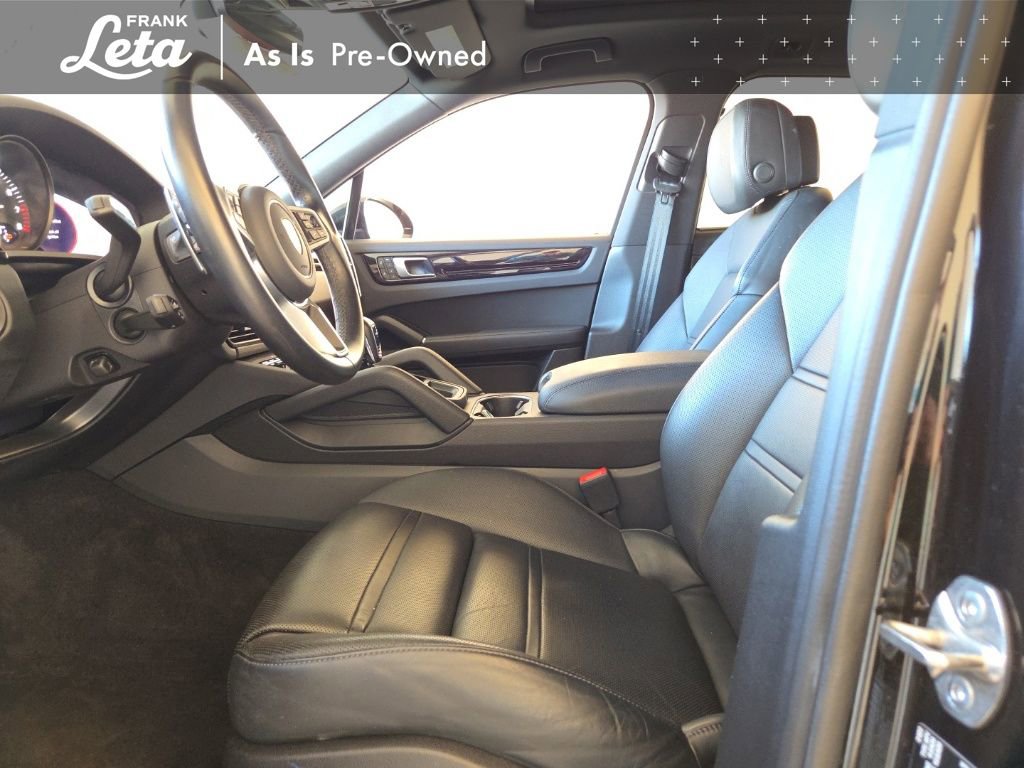 Used 2022 Porsche Cayenne w/ Premium Package image 22