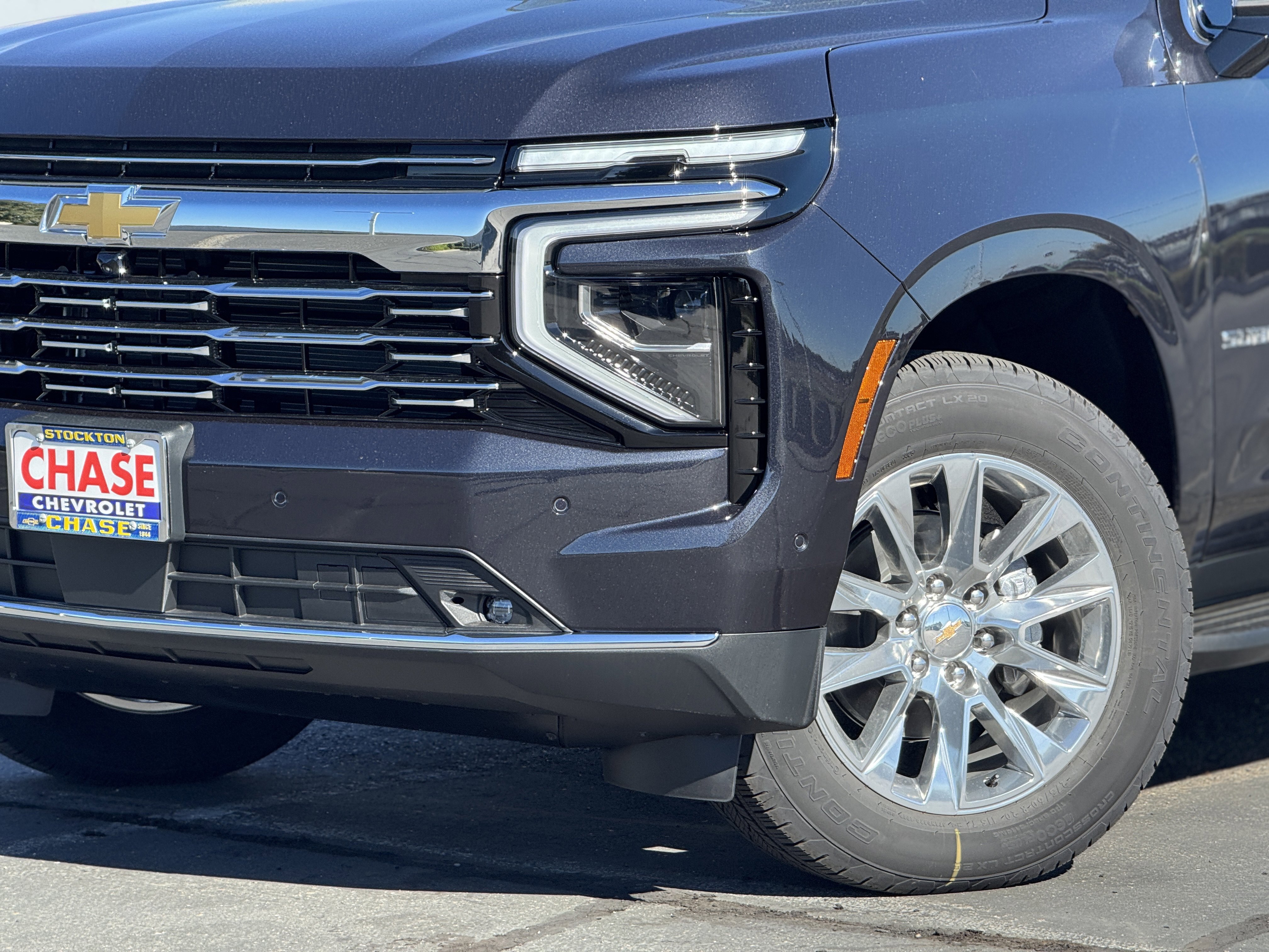 New 2026 Chevrolet Suburban Premier w/ Sun And Tow Package AWD/4WD image 3