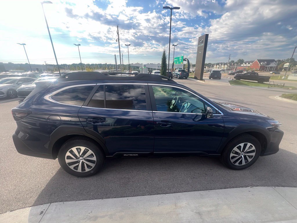 Used 2025 Subaru Outback Premium AWD/4WD image 4