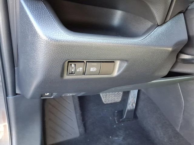 Used 2022 Toyota RAV4 LE AWD/4WD image 15