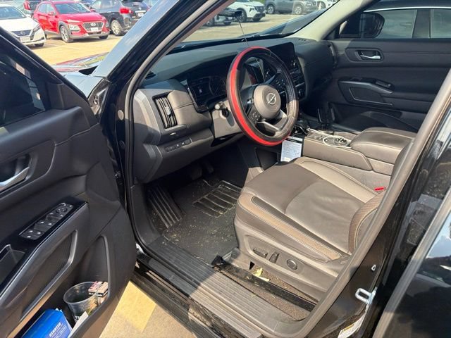 Certified 2025 Nissan Pathfinder SL AWD/4WD image 6