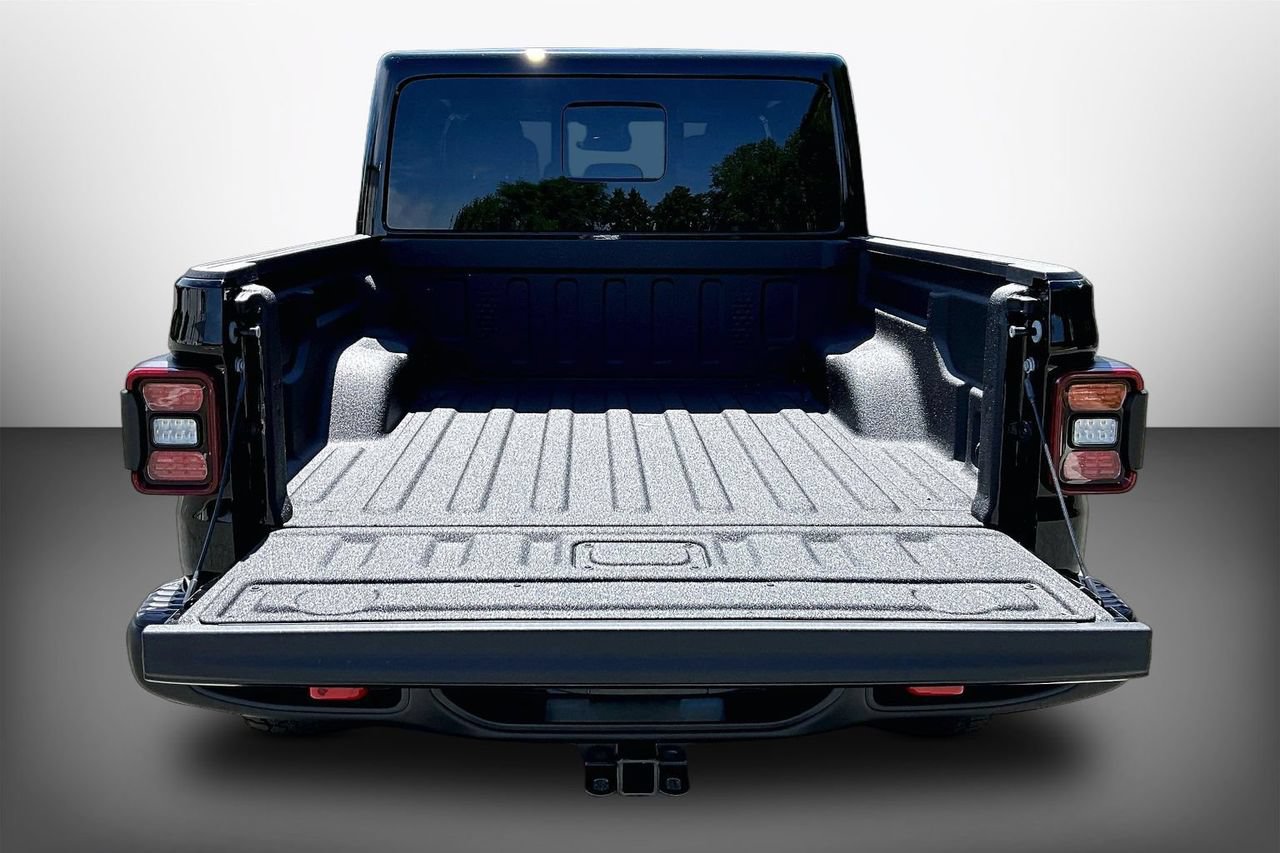 New 2026 Jeep Gladiator Rubicon w/ Steel Power Dome Hood Package AWD/4WD image 19