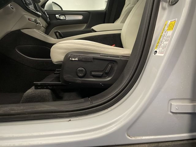 Used 2022 Volvo XC40 T5 Momentum AWD/4WD image 10