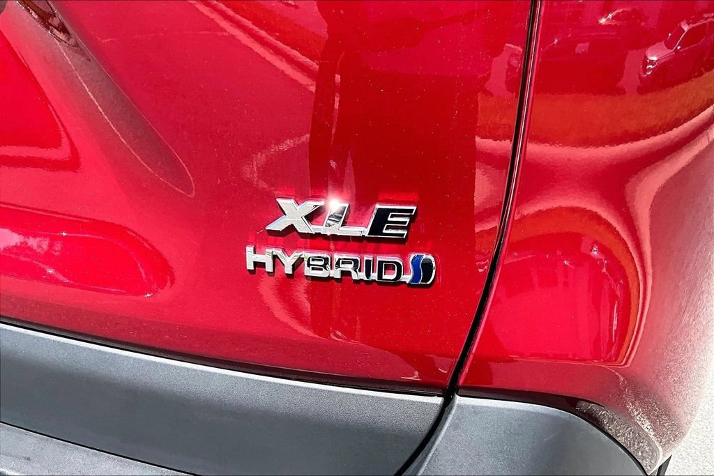 Used 2021 Toyota RAV4 XLE Premium AWD/4WD image 25