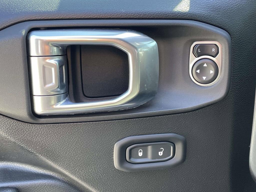 Used 2021 Jeep Wrangler Sport S image 3