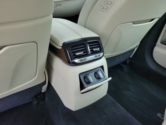 Used 2017 Genesis G90 3.3T Premium RWD image 13