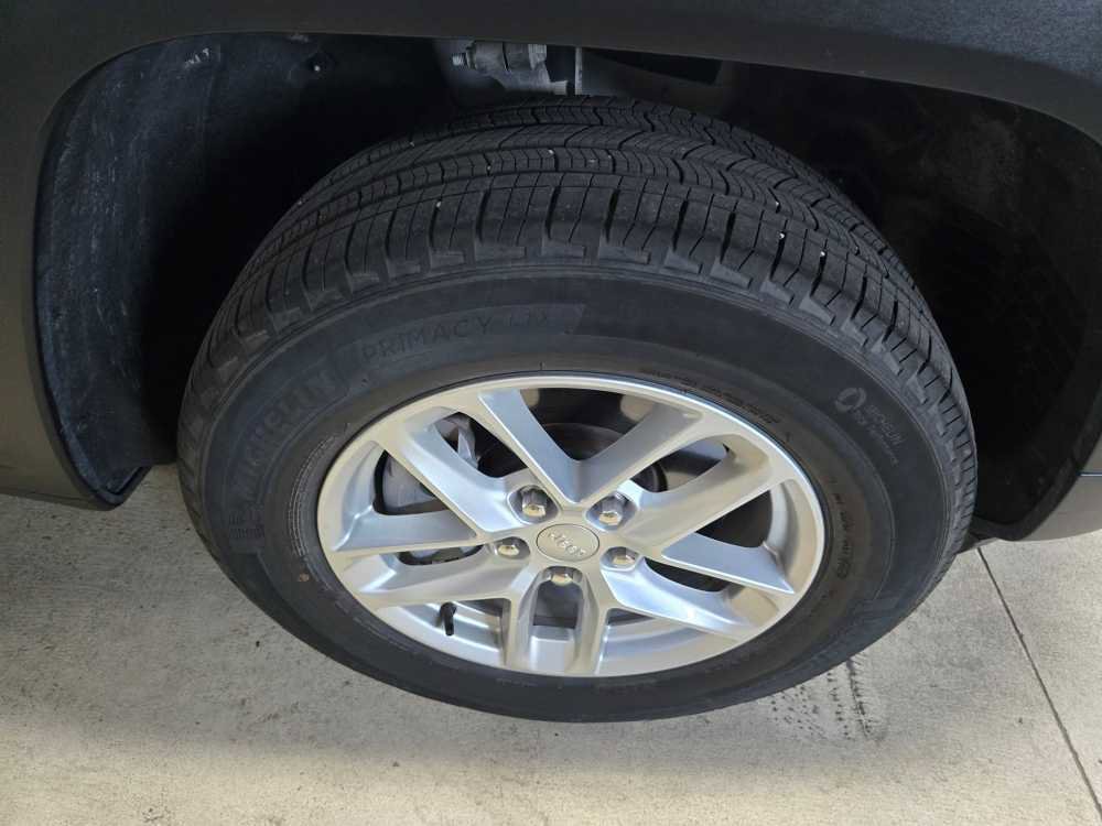 Certified 2023 Jeep Grand Cherokee L Laredo w/ Luxury Tech Group I image 7