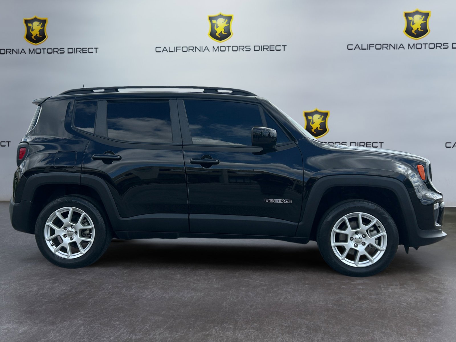 Used 2019 Jeep Renegade Latitude w/ Popular Equipment Group AWD/4WD image 4