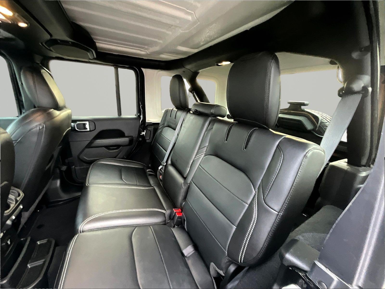 Used 2023 Jeep Wrangler Unlimited Sahara w/ Cold Weather Group AWD/4WD image 22