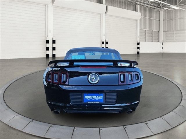 Used 2014 Ford Mustang Convertible image 3