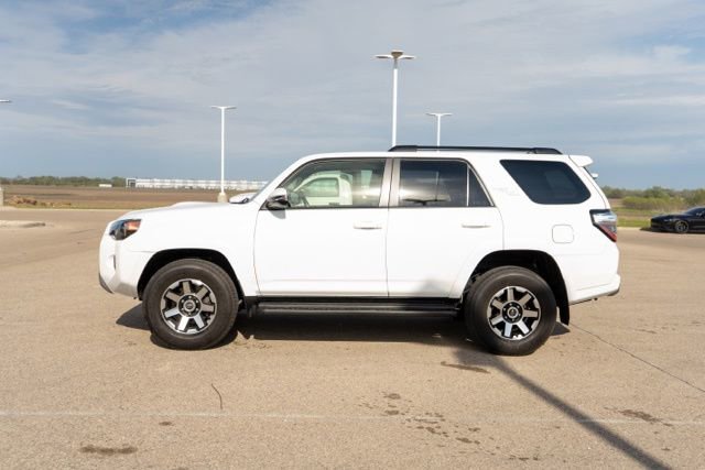 Used 2023 Toyota 4Runner TRD Off-Road Premium AWD/4WD image 4