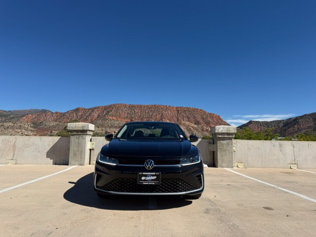 Used 2025 Volkswagen Jetta SE FWD image 5