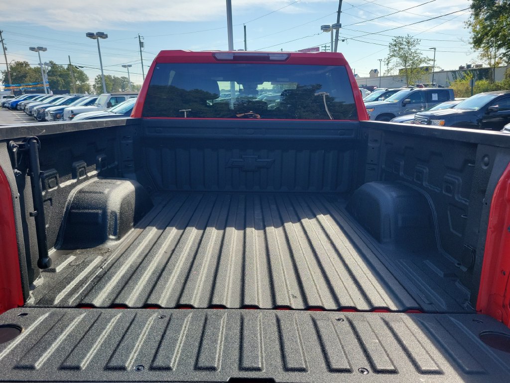 Used 2025 Chevrolet Silverado 1500 Custom Trail Boss AWD/4WD image 13