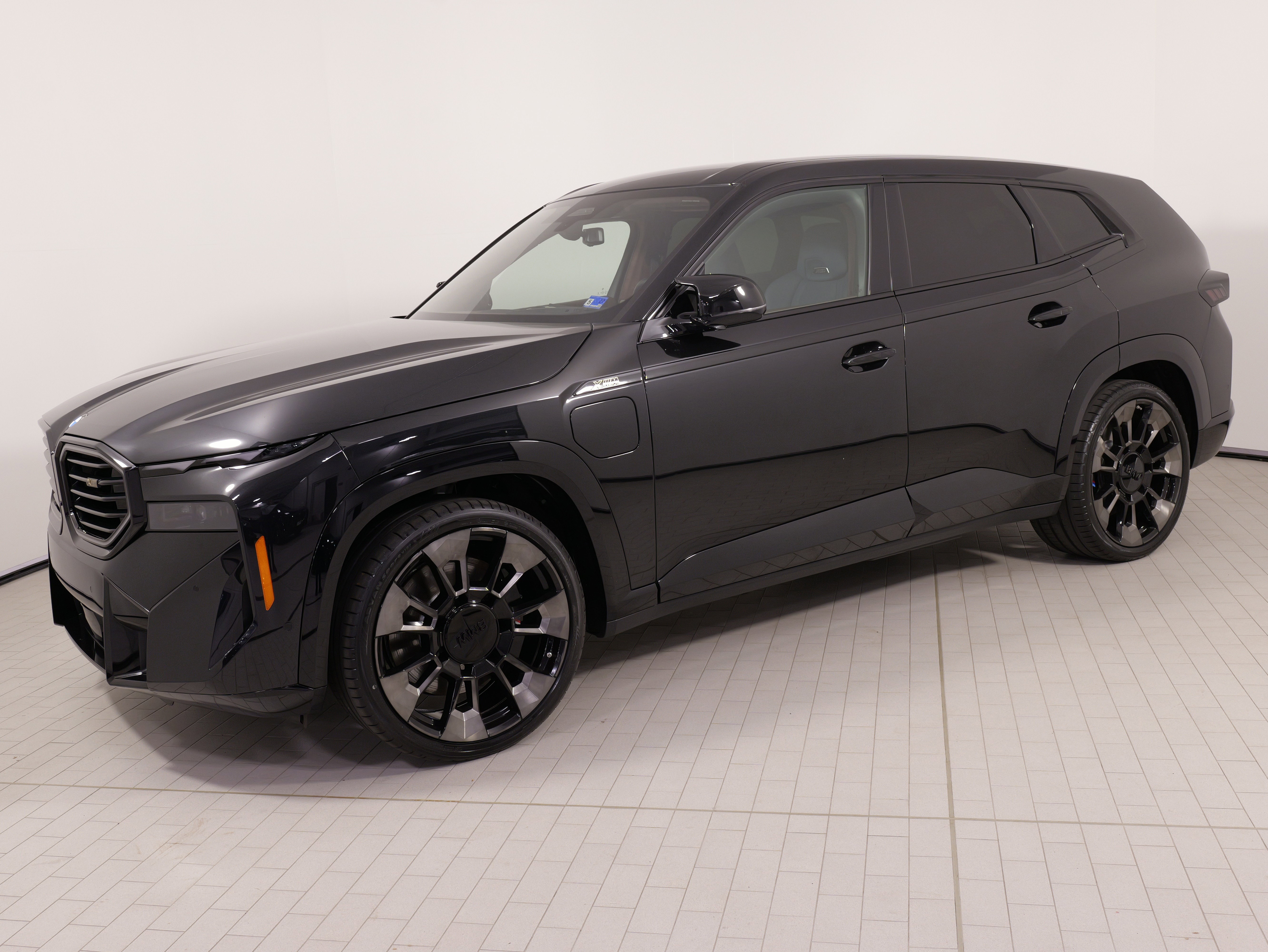 Used 2023 BMW XM w/ M Driver's Package AWD/4WD image 1
