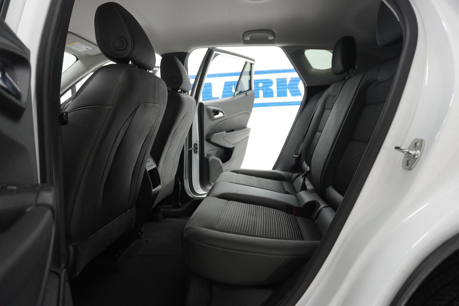 Used 2025 Chevrolet Trax LT w/ Driver Confidence Package image 32