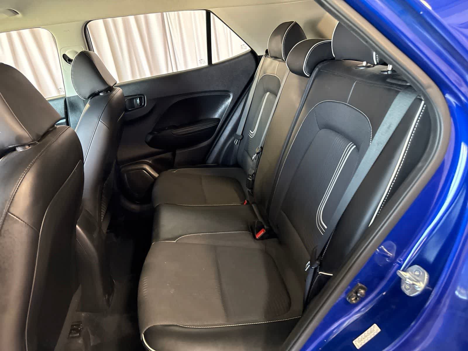 Used 2023 Hyundai Venue Limited FWD image 15