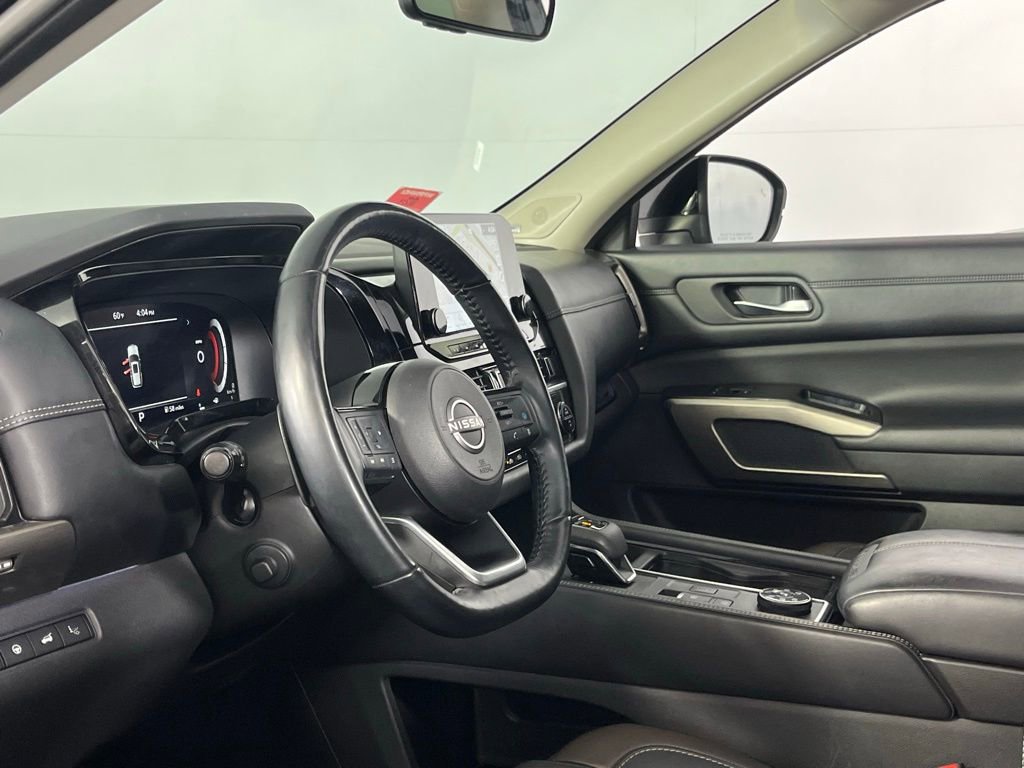 Used 2023 Nissan Pathfinder Platinum w/ Cargo Package image 19