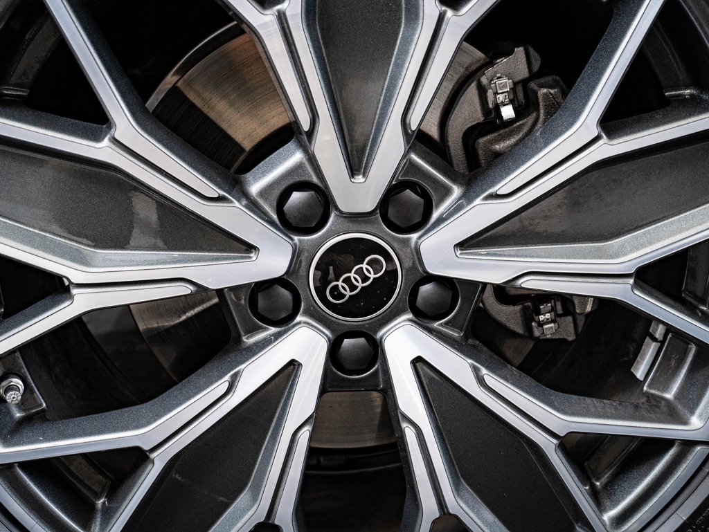 Certified 2025 Audi Q5 2.0T Premium Plus image 8