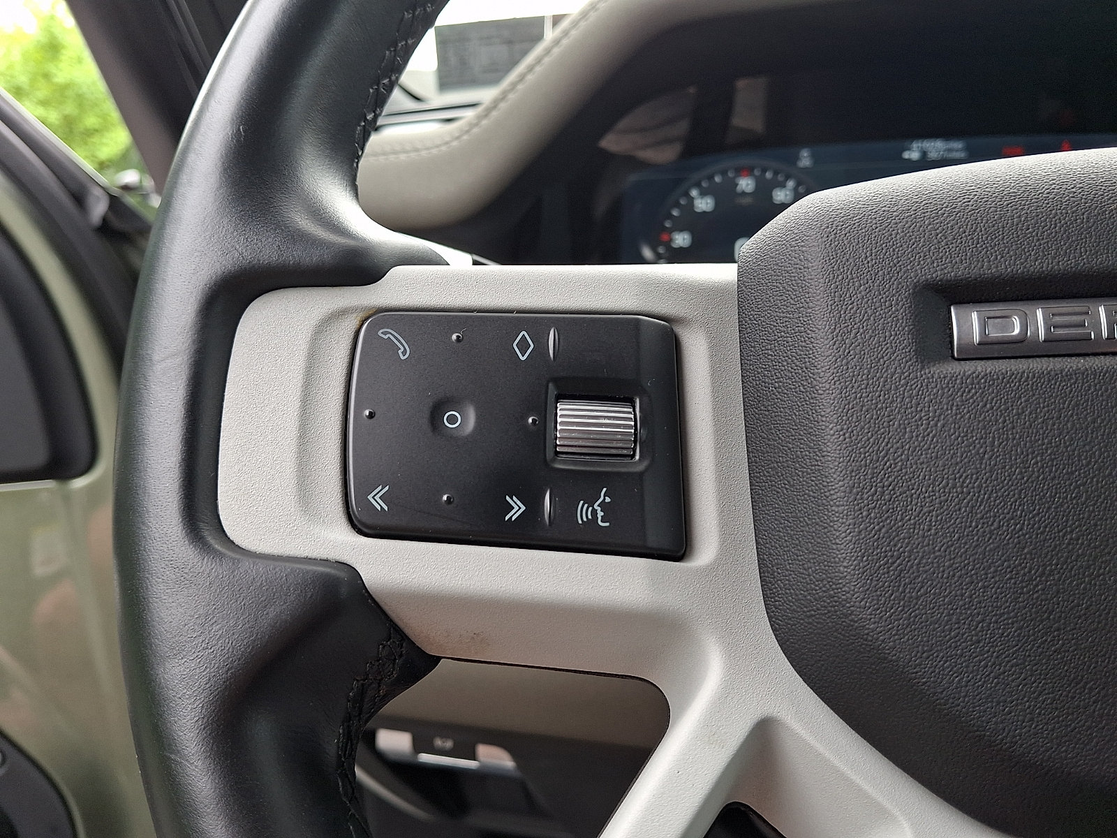 Used 2021 Land Rover Defender 90 First Edition AWD/4WD image 19
