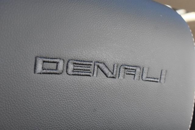 Used 2022 GMC Acadia Denali w/ Denali Technology Package image 13