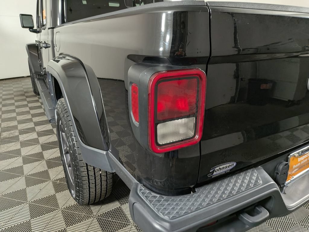 Certified 2023 Jeep Gladiator Overland AWD/4WD image 10