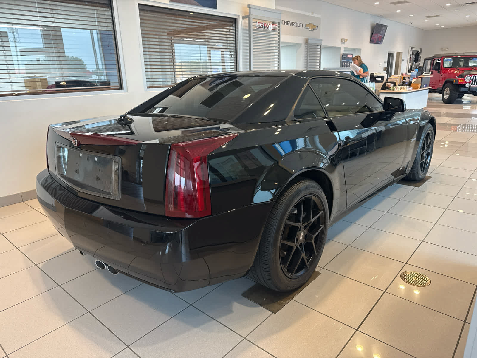 Used 2004 Cadillac XLR RWD image 4