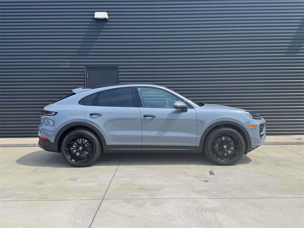 New 2025 Porsche Cayenne Coupe image 8
