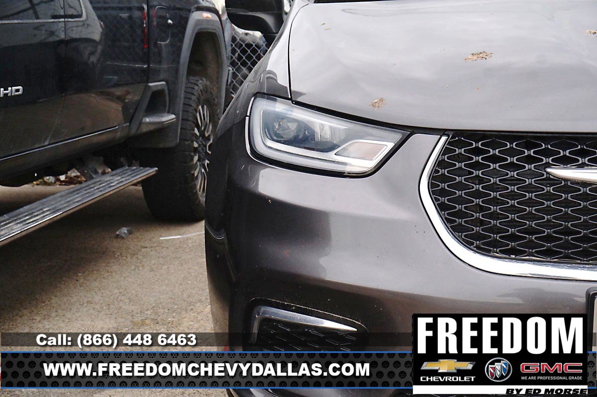Used 2023 Chrysler Pacifica Touring-L FWD image 5