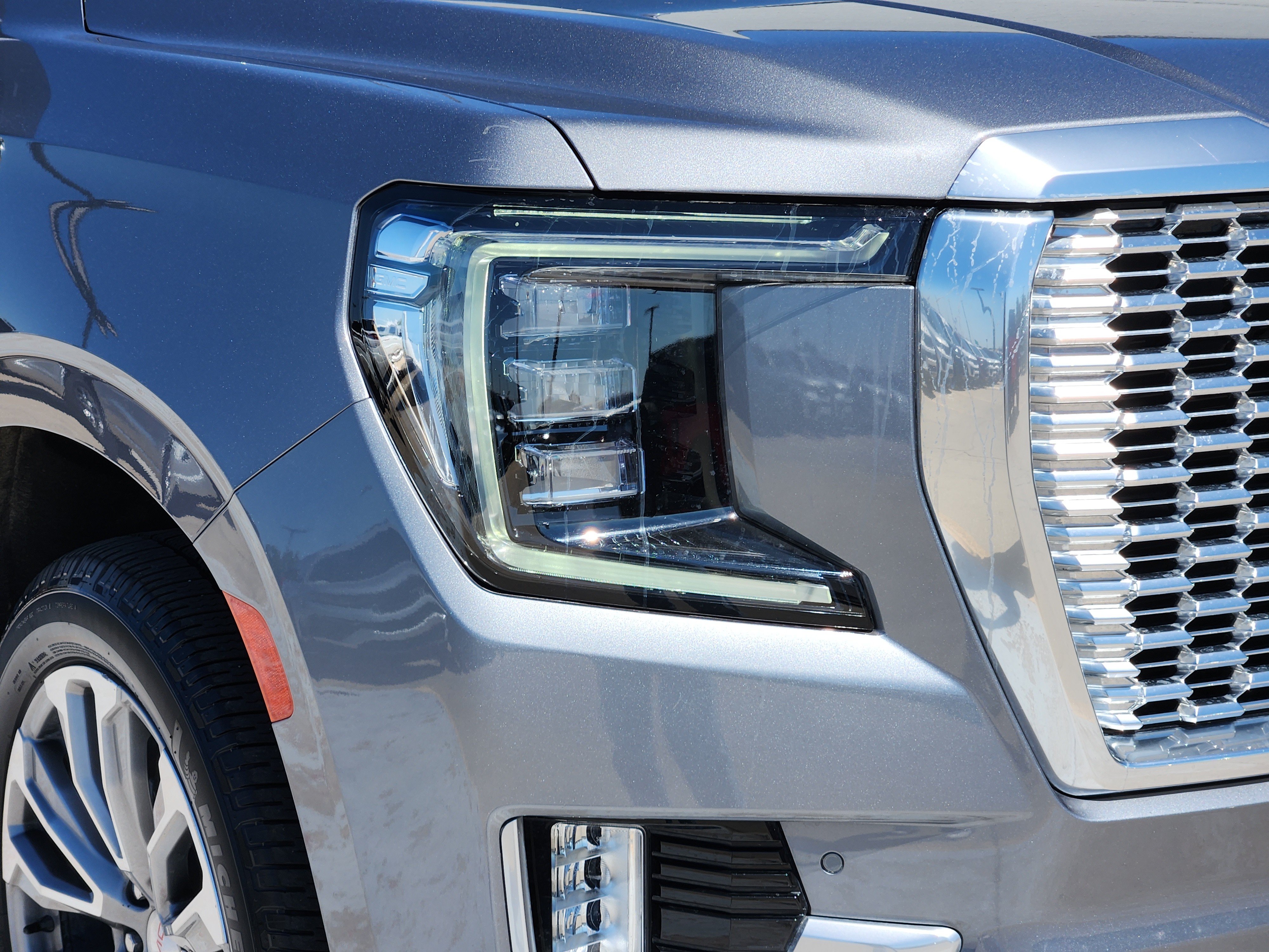 Used 2021 GMC Yukon XL Denali w/ Denali Premium Package AWD/4WD image 10