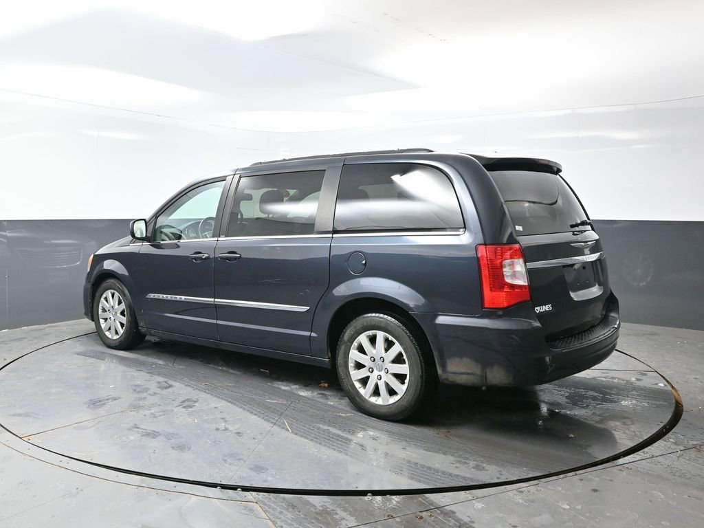 Used 2013 Chrysler Town & Country Touring image 11
