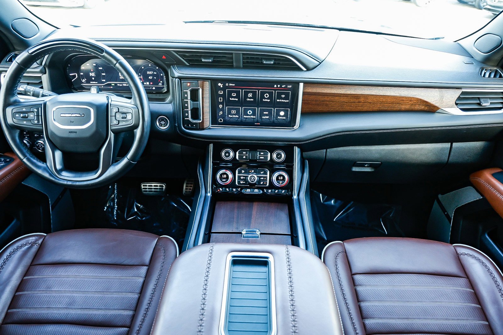 Used 2024 GMC Yukon XL Denali Ultimate image 10