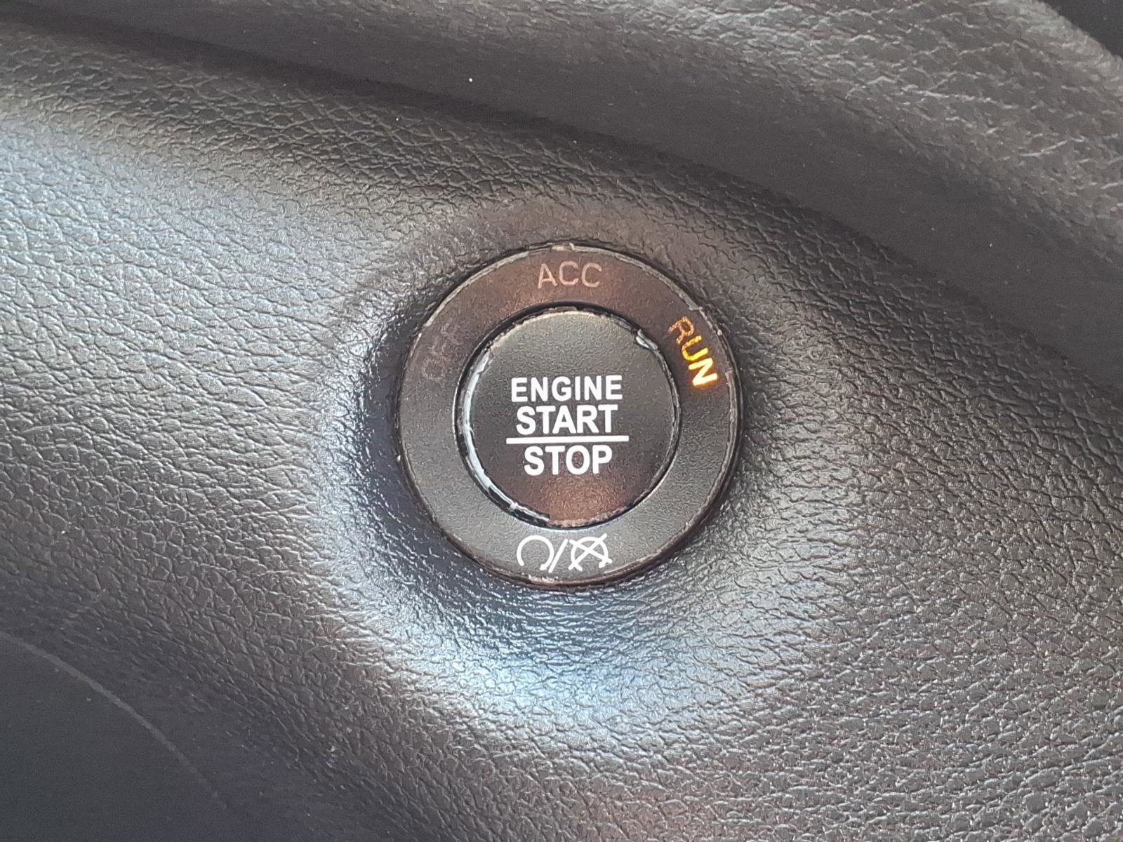 Used 2019 Jeep Cherokee Latitude Plus w/ Cold Weather Group AWD/4WD image 18