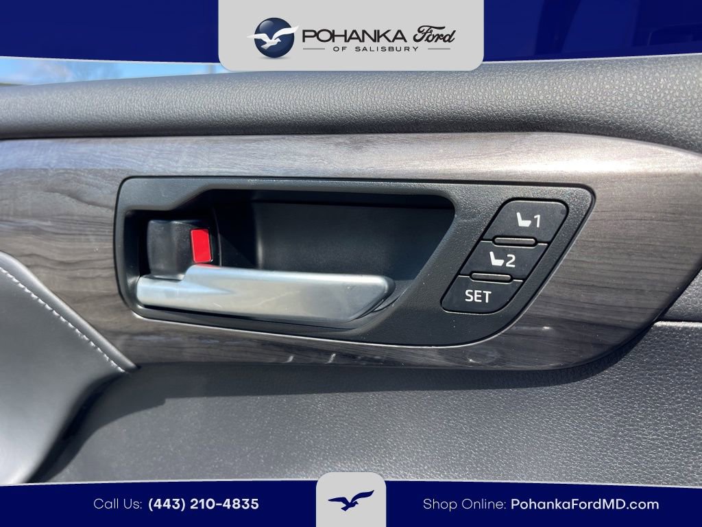 Used 2025 Toyota Highlander Platinum image 21