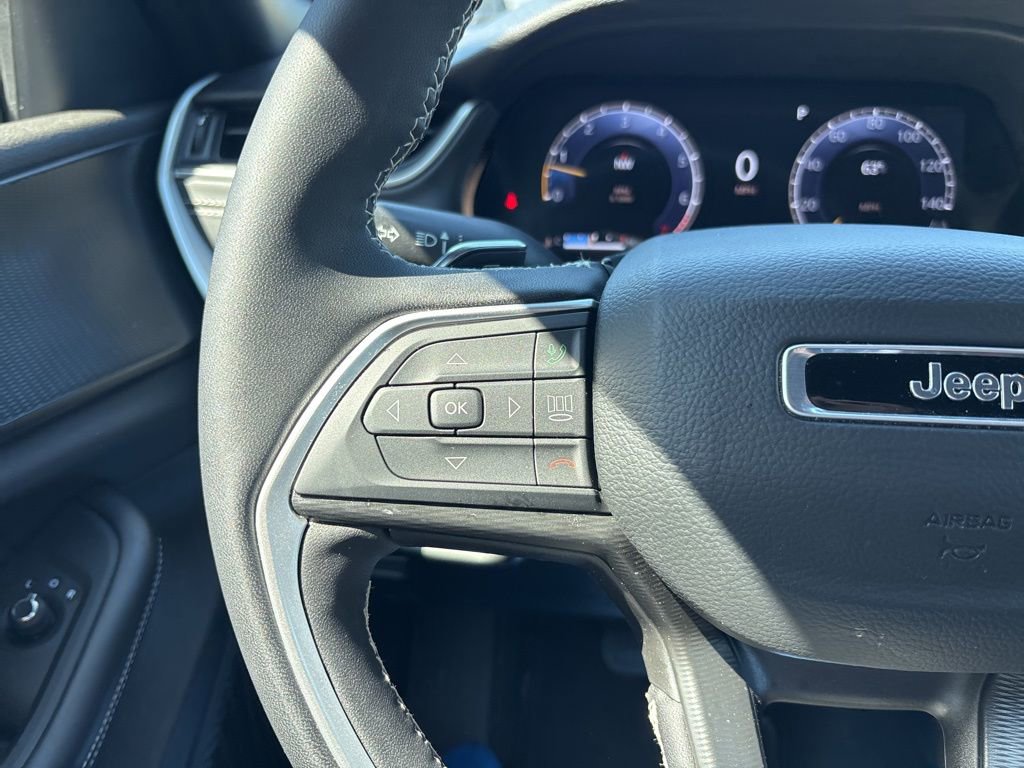 Used 2025 Jeep Grand Cherokee Altitude image 45