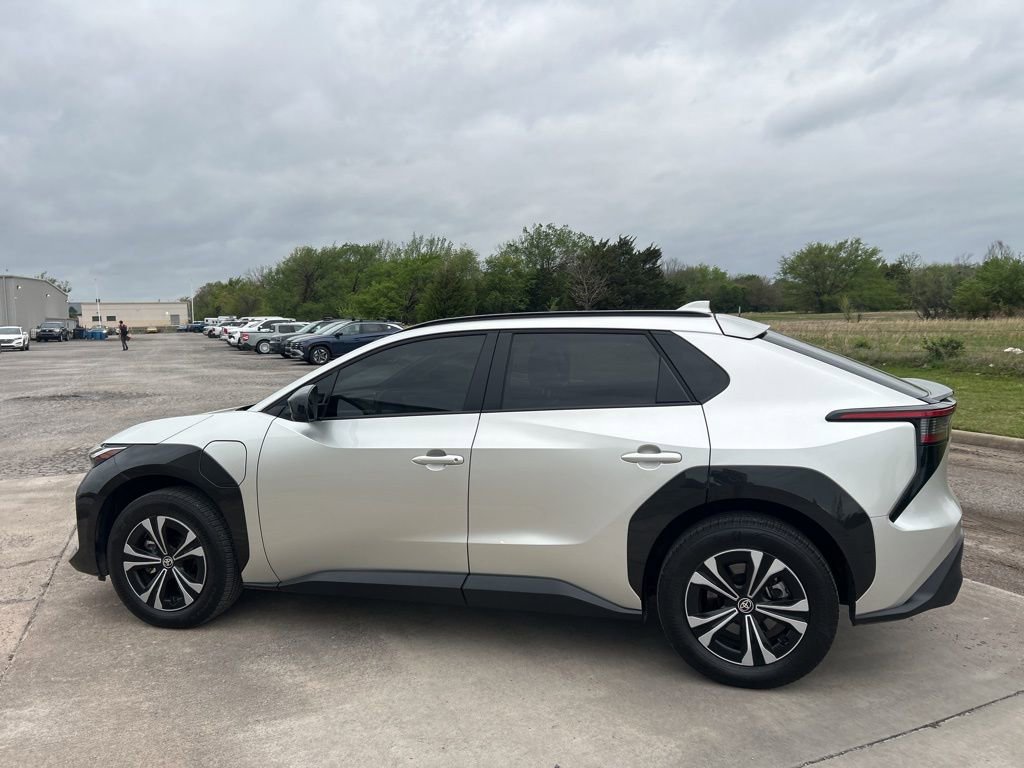 Used 2024 Toyota bZ4X XLE w/ Weather Package image 9