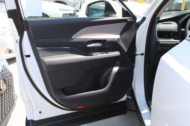 Used 2025 Toyota Grand Highlander AWD Hybrid image 12