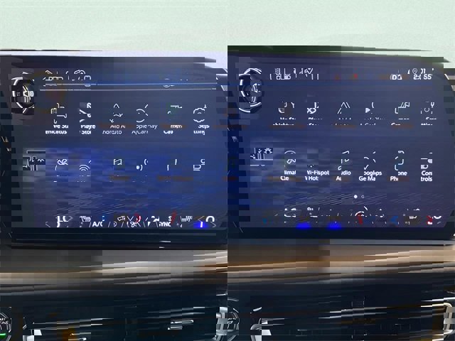 Used 2025 Chevrolet Traverse LT image 29