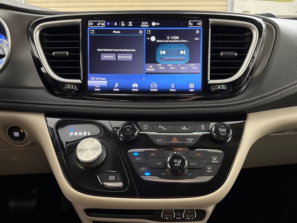 Used 2022 Chrysler Pacifica Touring-L FWD image 16