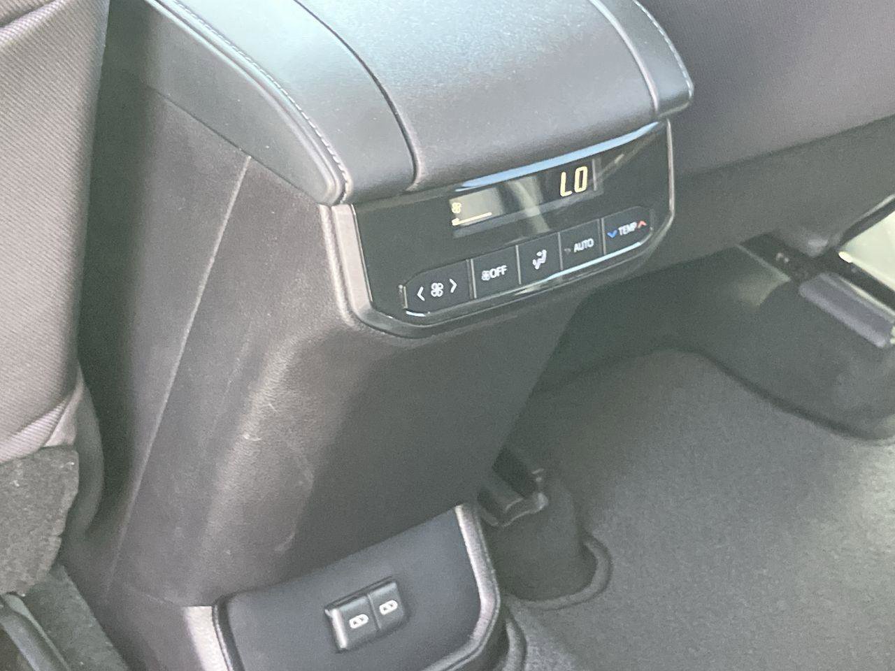 Used 2022 Toyota Highlander LE AWD/4WD image 32