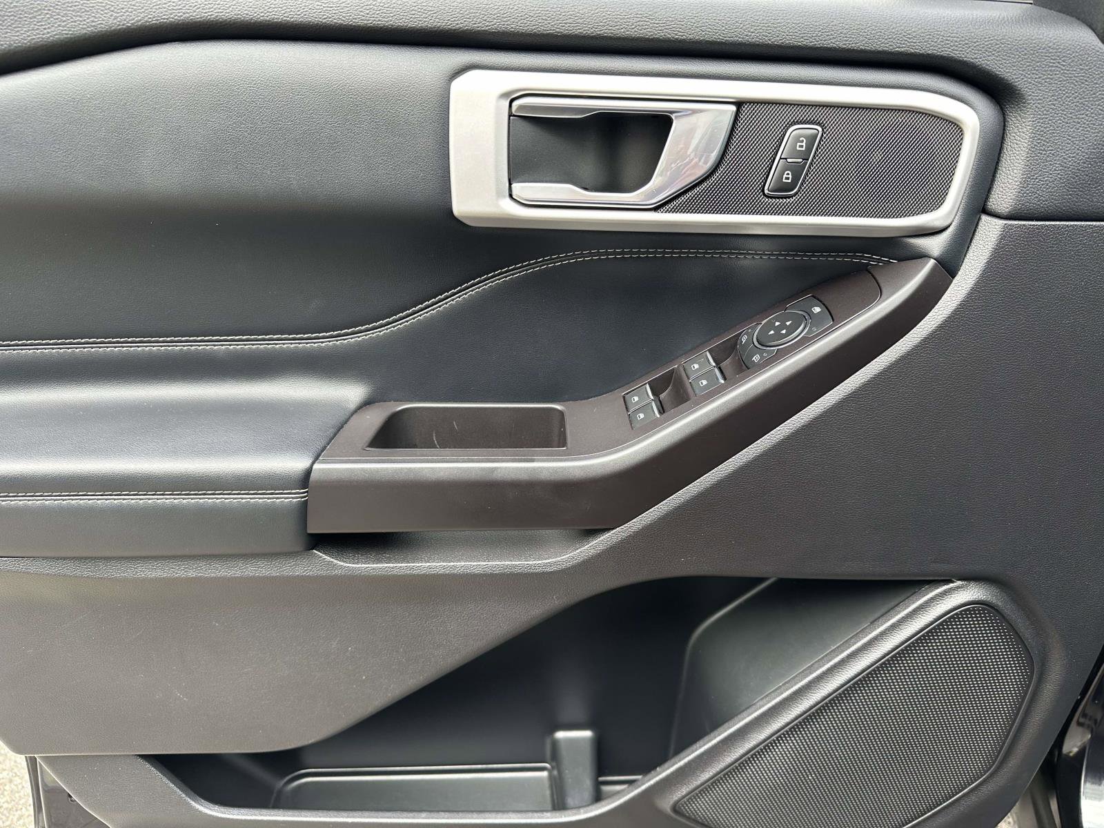 Used 2020 Ford Explorer XLT w/ Equipment Group 202A image 17