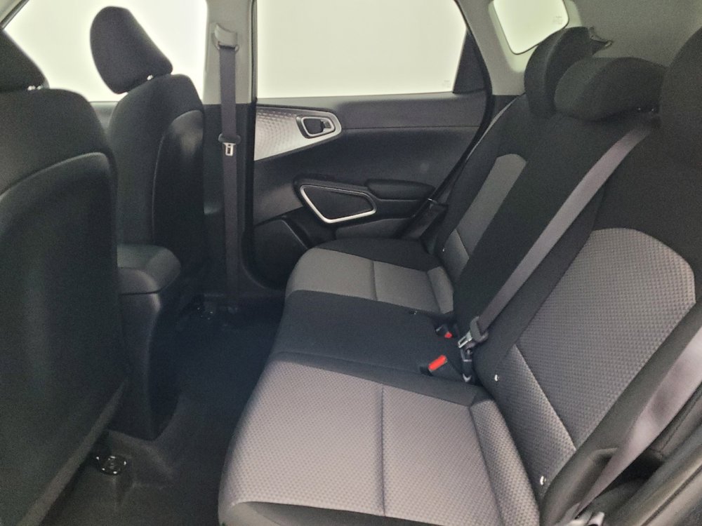 Used 2025 Kia Soul LX image 18